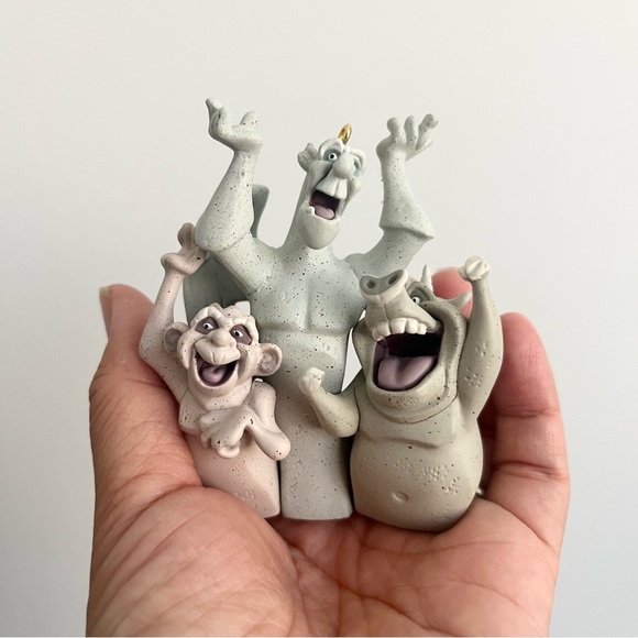 Hallmark Disney Hunchback Notre Dame Laverne Victor and Hugo Keepsake Ornament - Picture 2 of 6